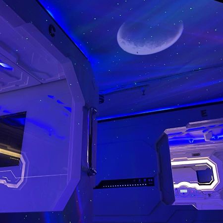 Bmax Spacepods Sleep In Space - 4Mins From Mactan Airport Hotel Lapu-Lapu City Exterior photo