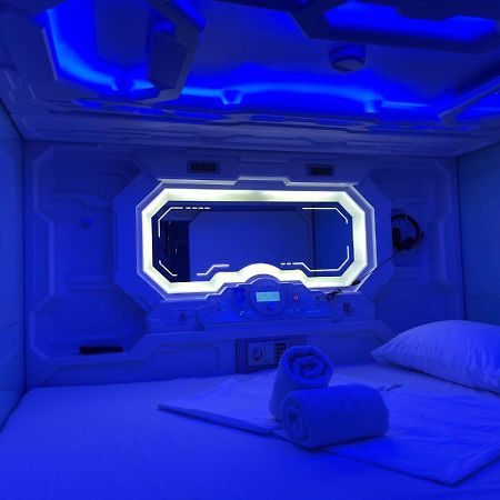 Bmax Spacepods Sleep In Space - 4Mins From Mactan Airport Hotel Lapu-Lapu City Exterior photo