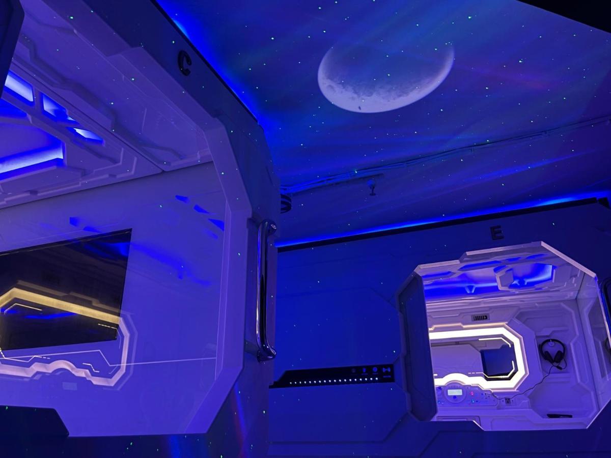 Bmax Spacepods Sleep In Space - 4Mins From Mactan Airport Hotel Lapu-Lapu City Exterior photo