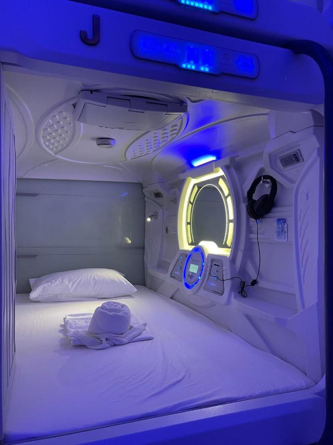 Bmax Spacepods Sleep In Space - 4Mins From Mactan Airport Hotel Lapu-Lapu City Exterior photo