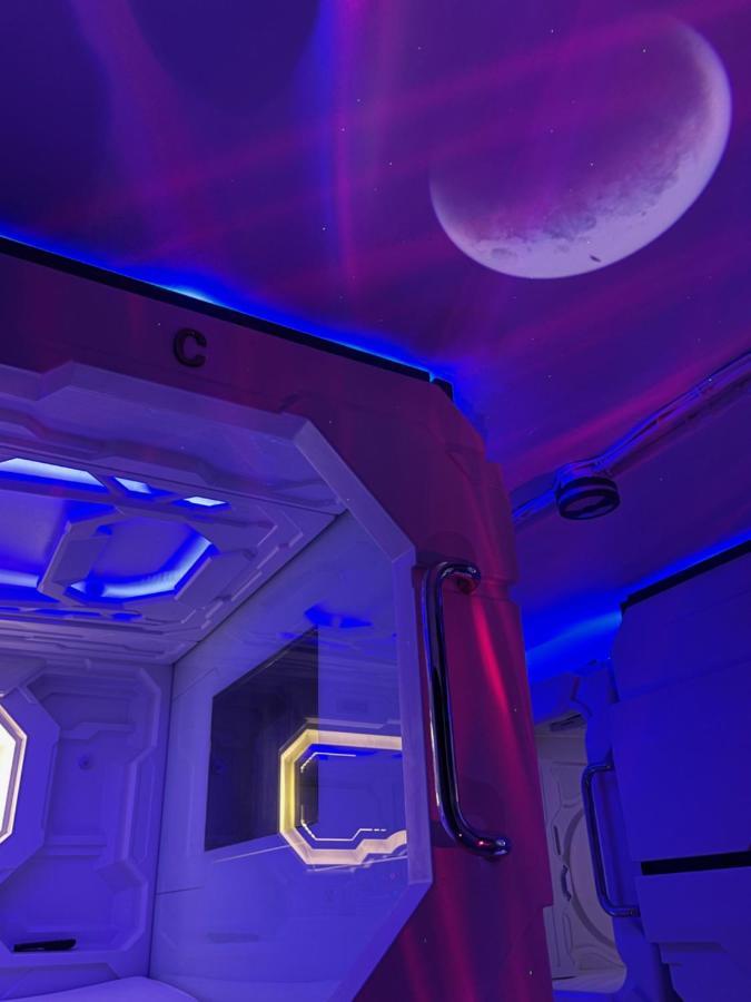 Bmax Spacepods Sleep In Space - 4Mins From Mactan Airport Hotel Lapu-Lapu City Exterior photo