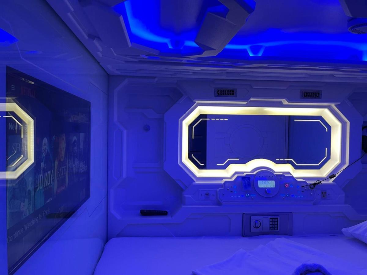 Bmax Spacepods Sleep In Space - 4Mins From Mactan Airport Hotel Lapu-Lapu City Exterior photo