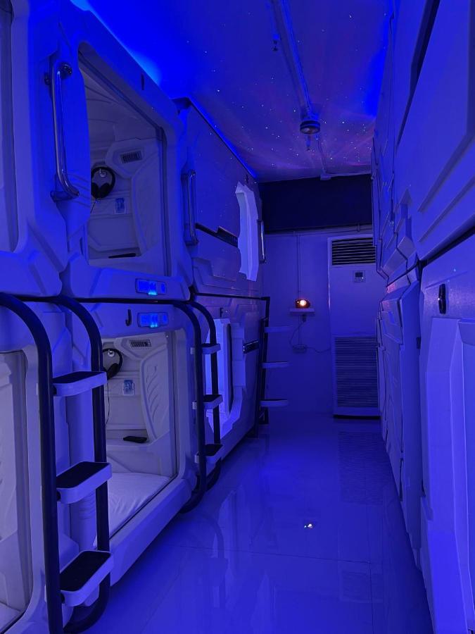 Bmax Spacepods Sleep In Space - 4Mins From Mactan Airport Hotel Lapu-Lapu City Exterior photo