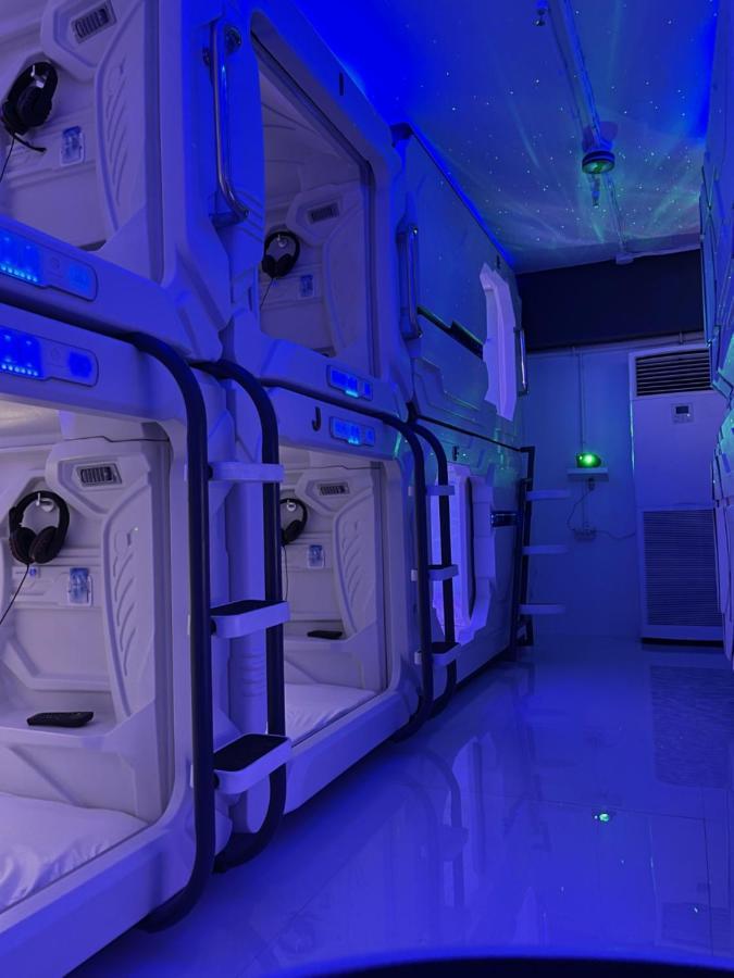 Bmax Spacepods Sleep In Space - 4Mins From Mactan Airport Hotel Lapu-Lapu City Exterior photo