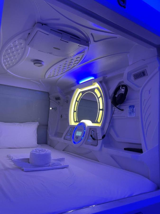 Bmax Spacepods Sleep In Space - 4Mins From Mactan Airport Hotel Lapu-Lapu City Exterior photo